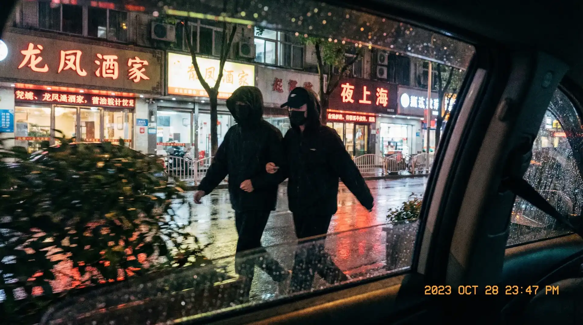 妈妈的朋友中文字幕 - 顶流明星深夜密会现场抓拍照片